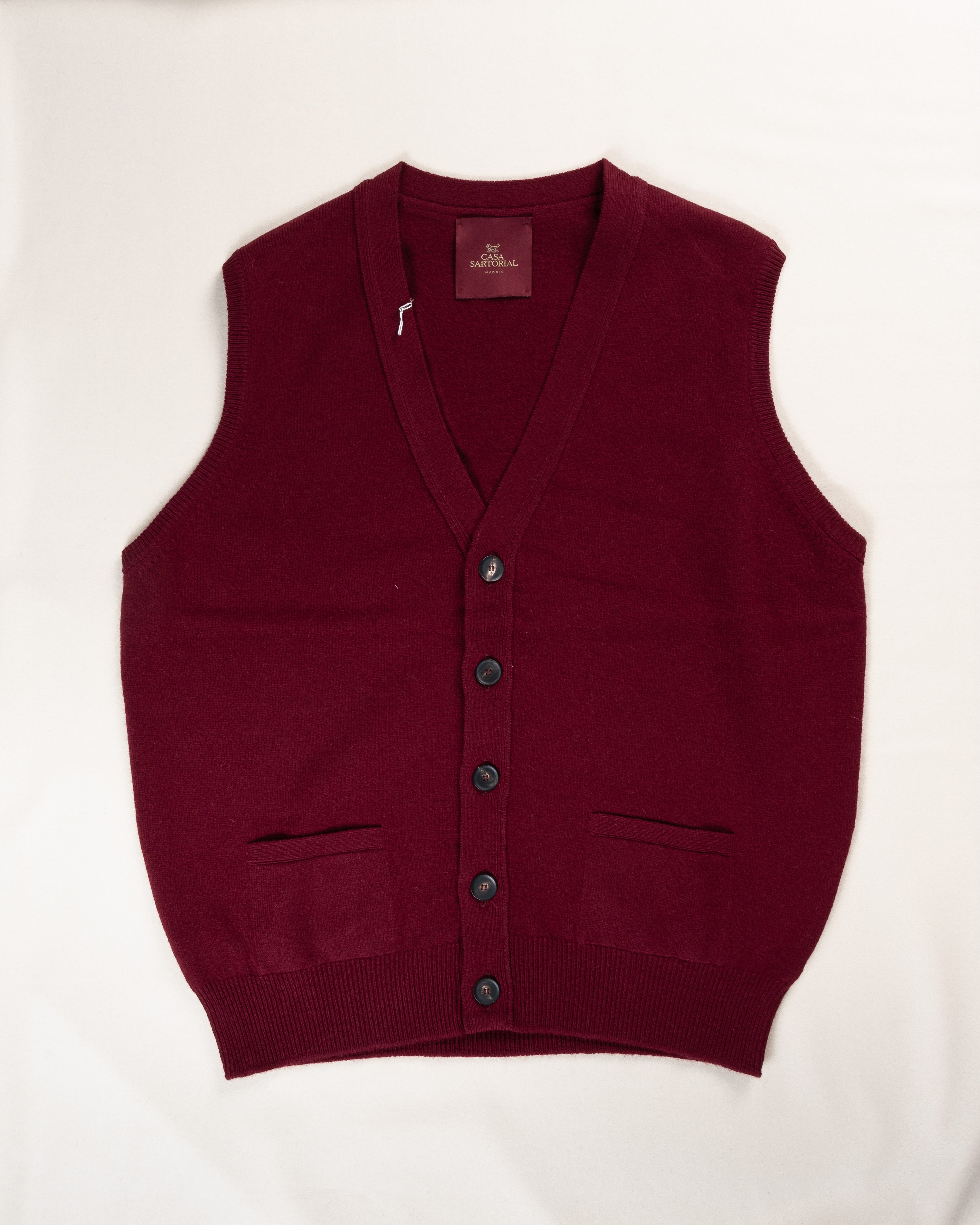 Lambswool Sleeveless Cardigan Bordeaux / CASA SARTORIAL