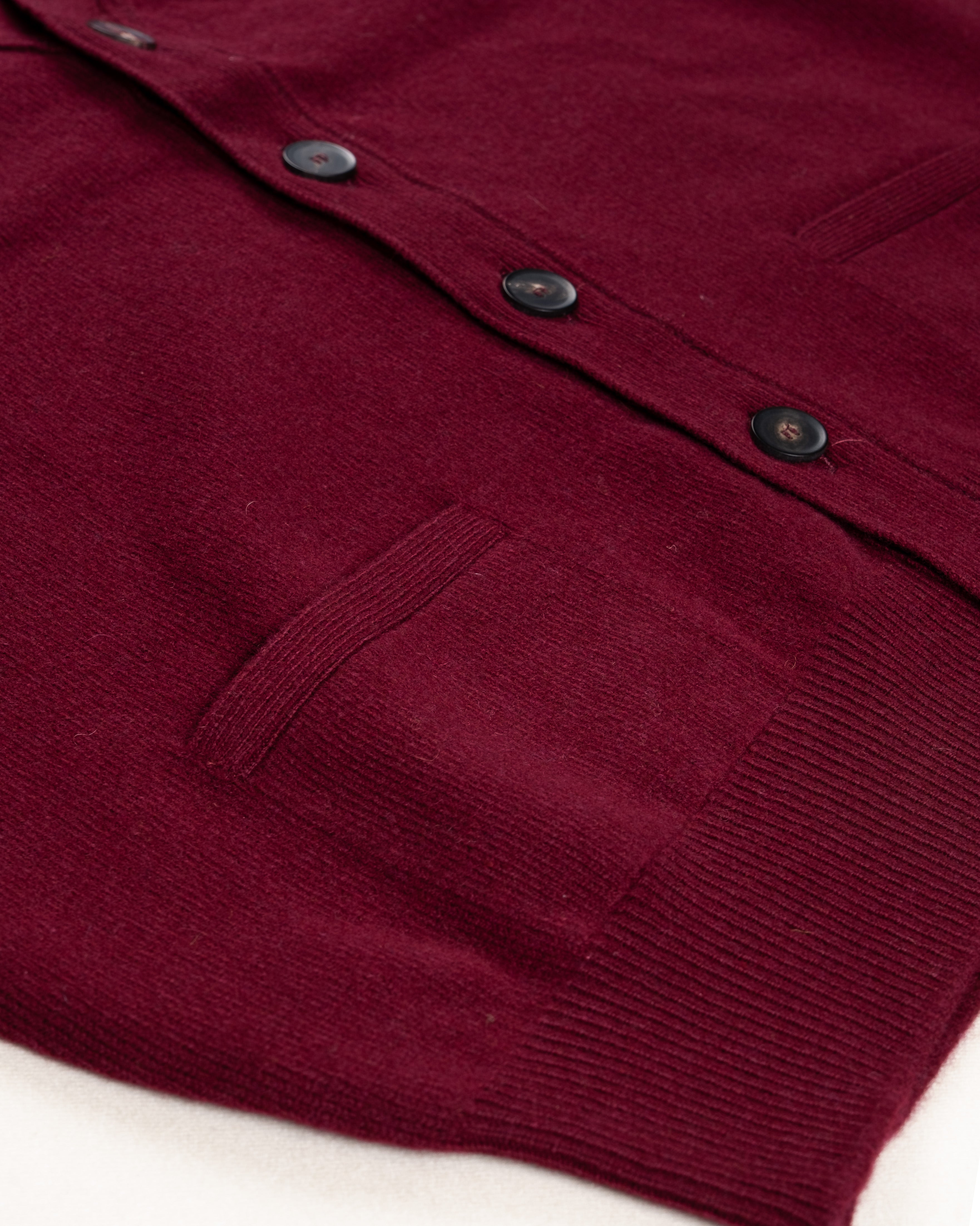 Lambswool Sleeveless Cardigan Bordeaux / CASA SARTORIAL