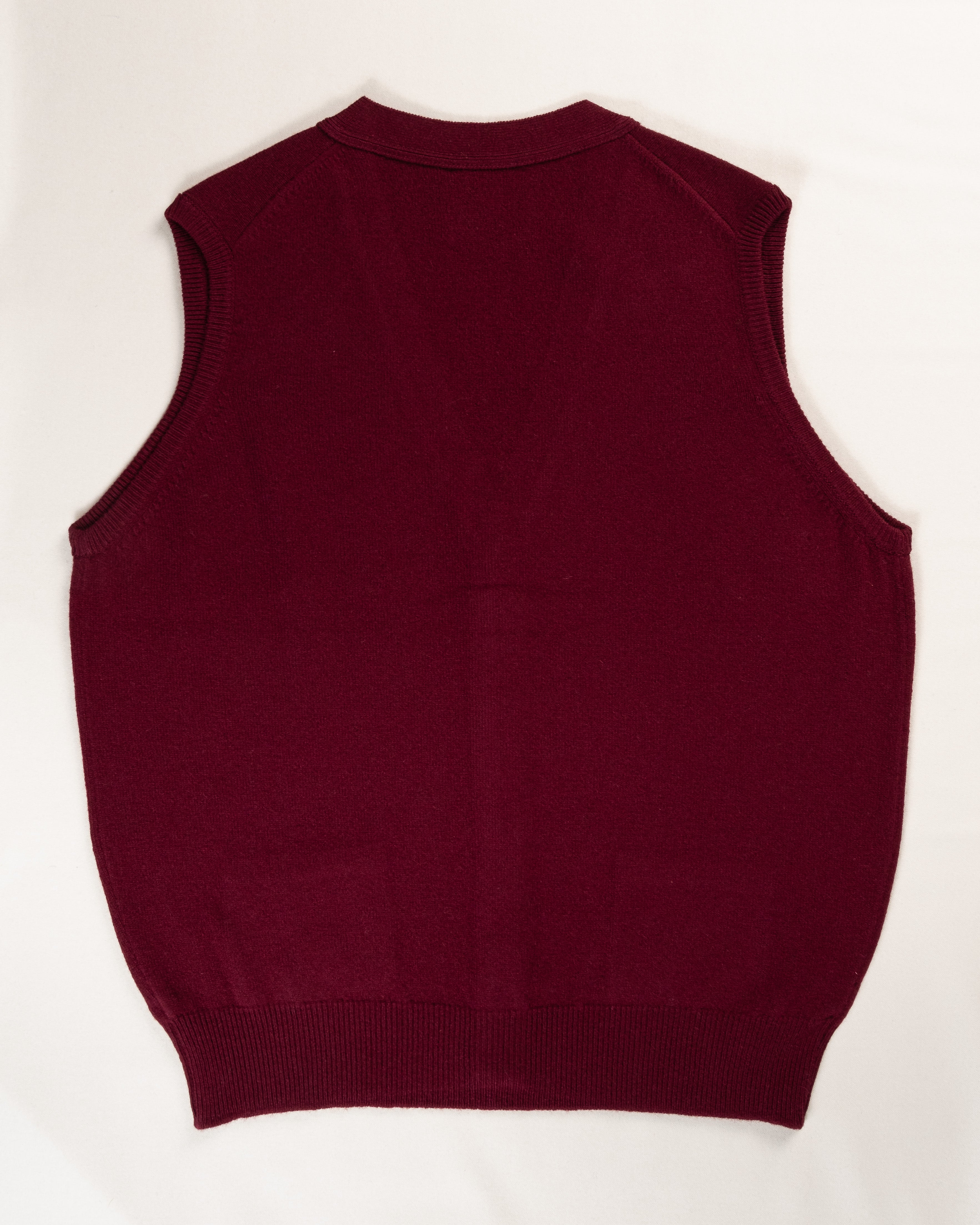 Lambswool Sleeveless Cardigan Bordeaux / CASA SARTORIAL