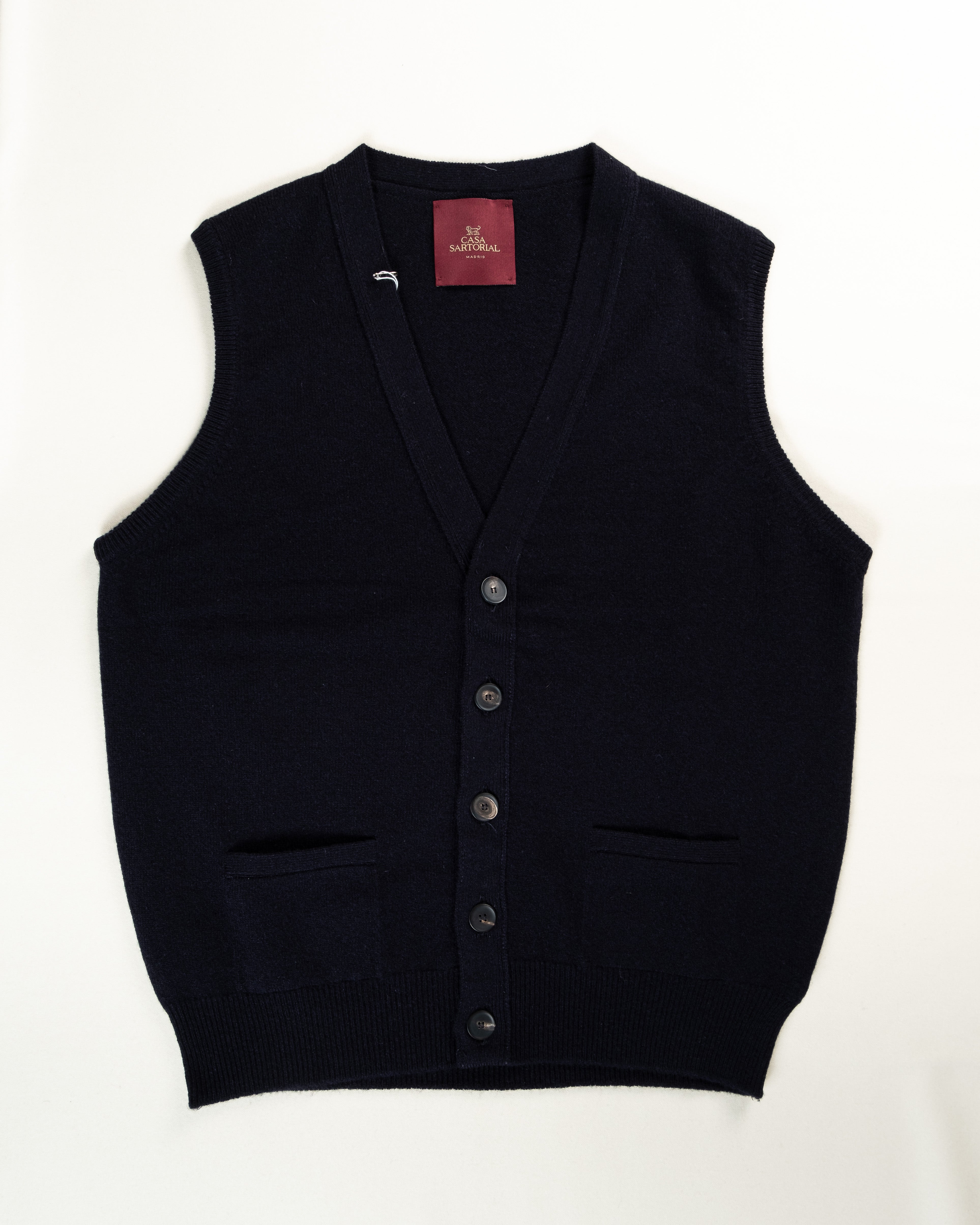Lambswool Sleeveless Cardigan Navy / CASA SARTORIAL