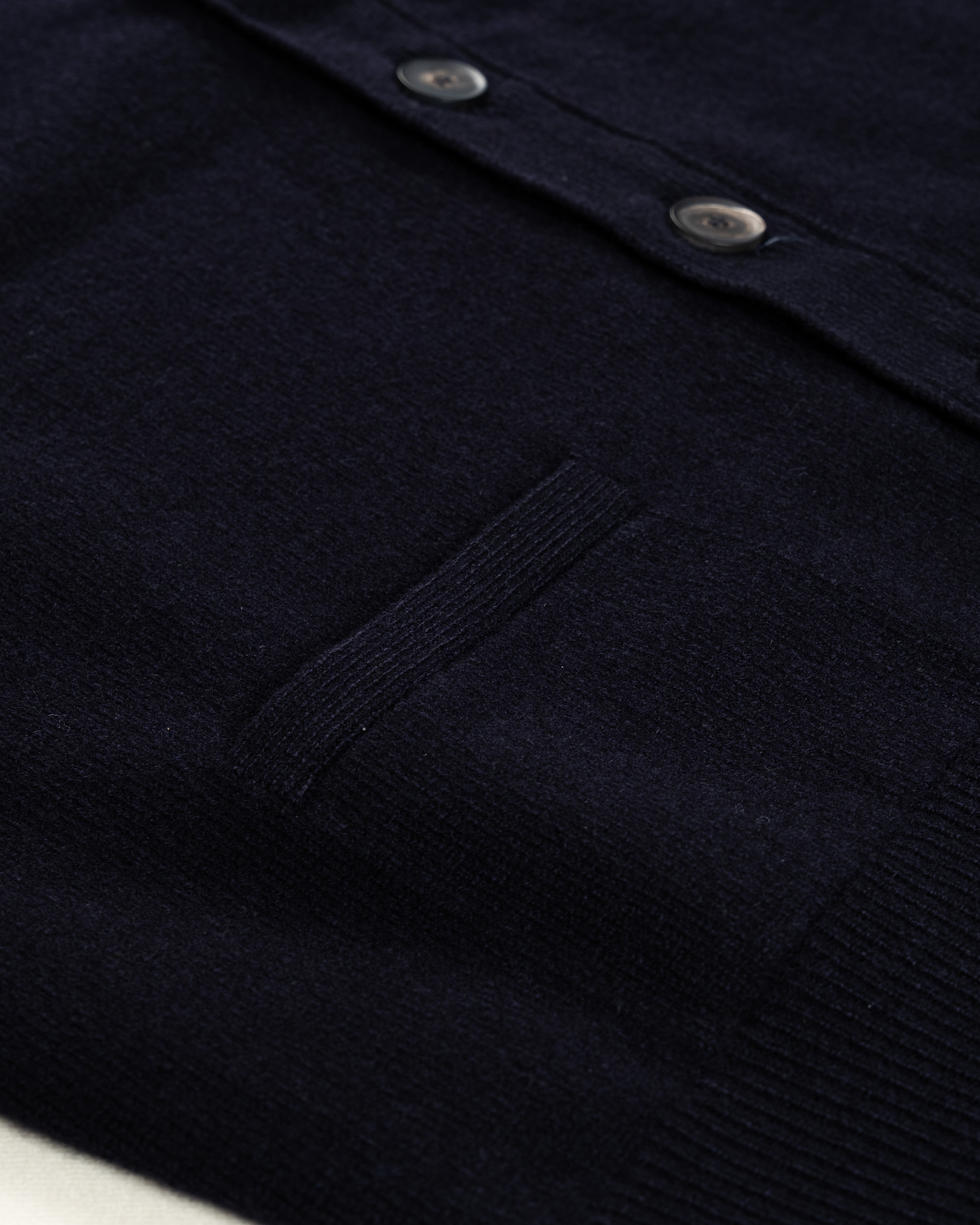 Lambswool Sleeveless Cardigan Navy / CASA SARTORIAL