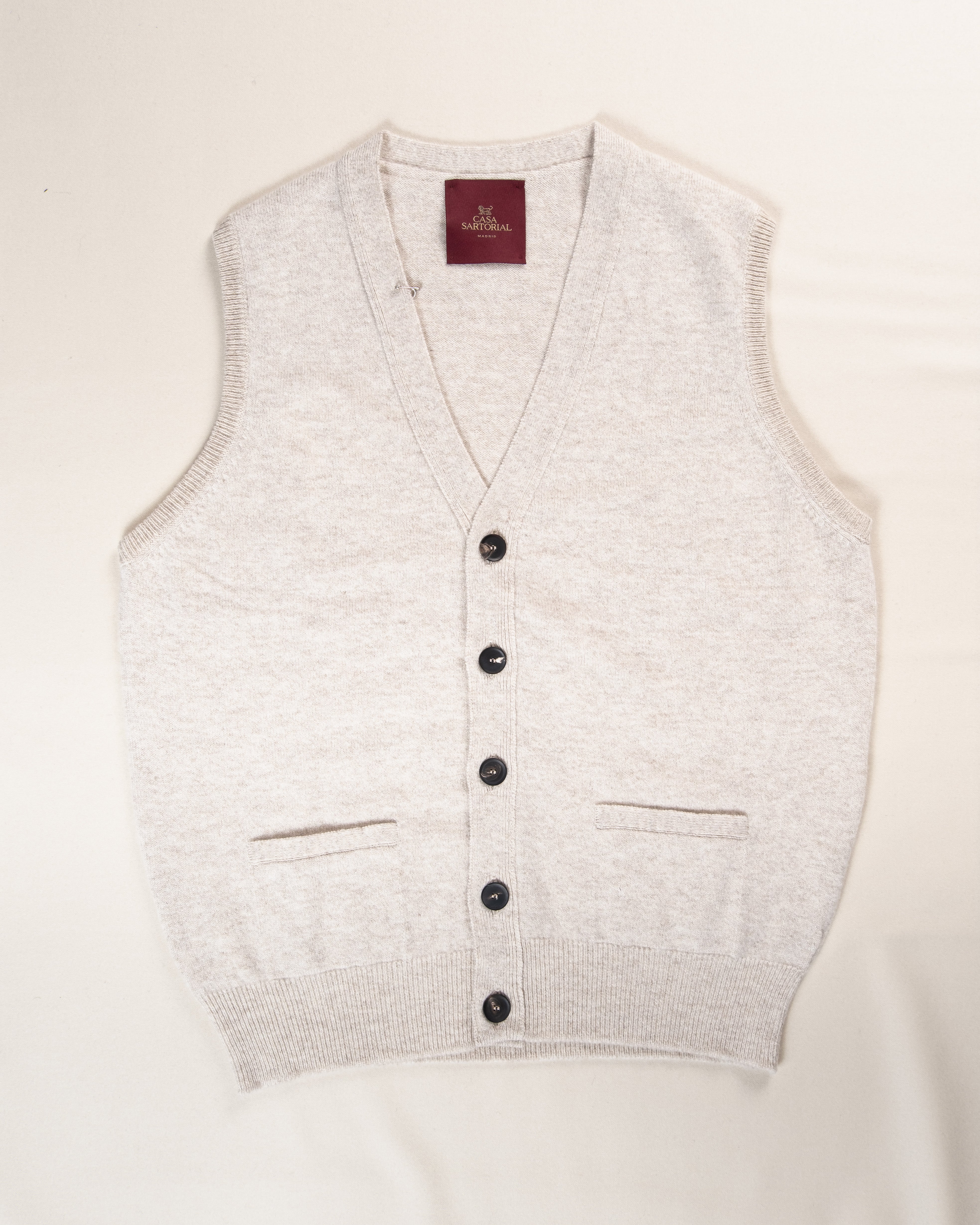 Lambswool Sleeveless Cardigan Linen / CASA SARTORIAL