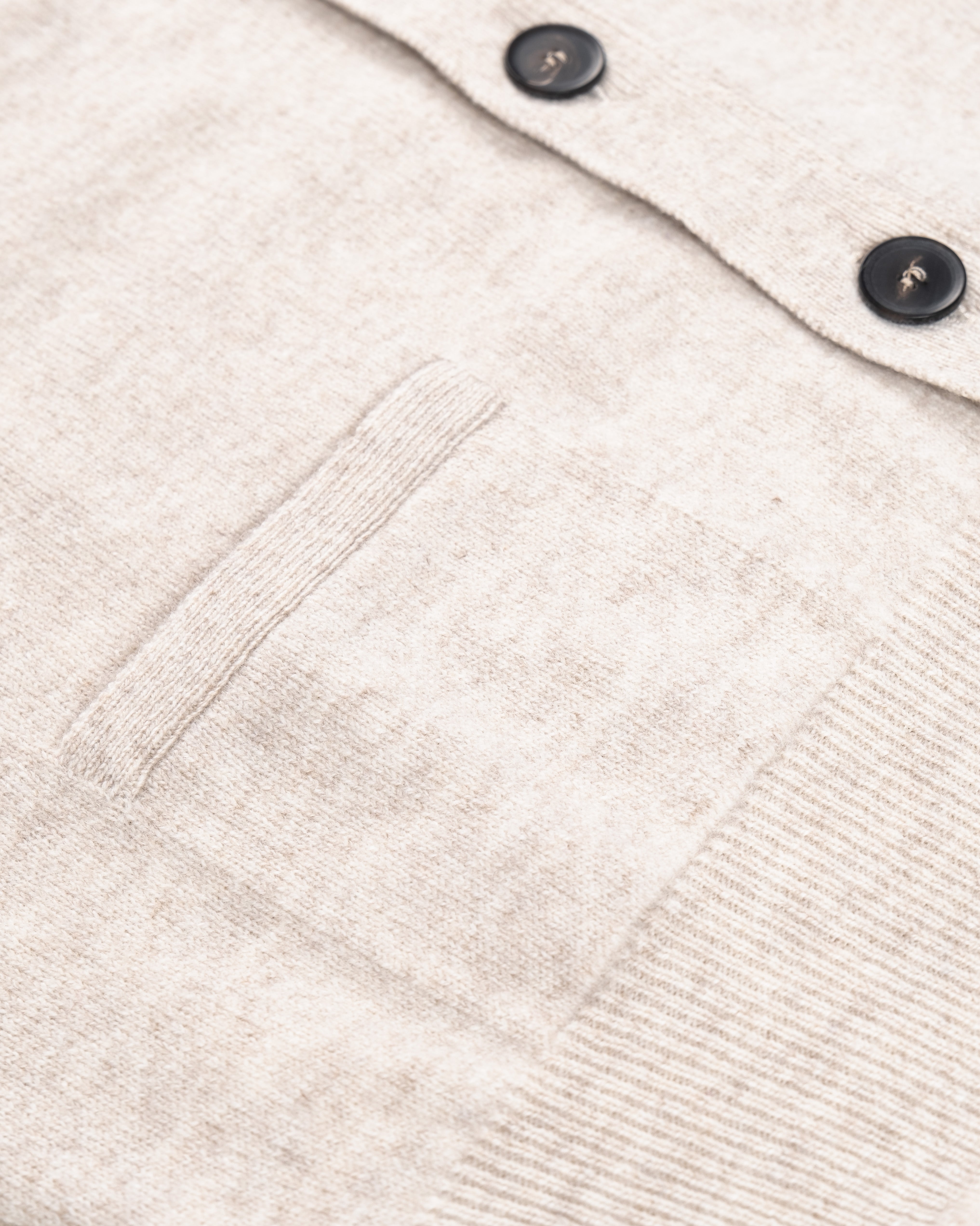 Lambswool Sleeveless Cardigan Linen / CASA SARTORIAL