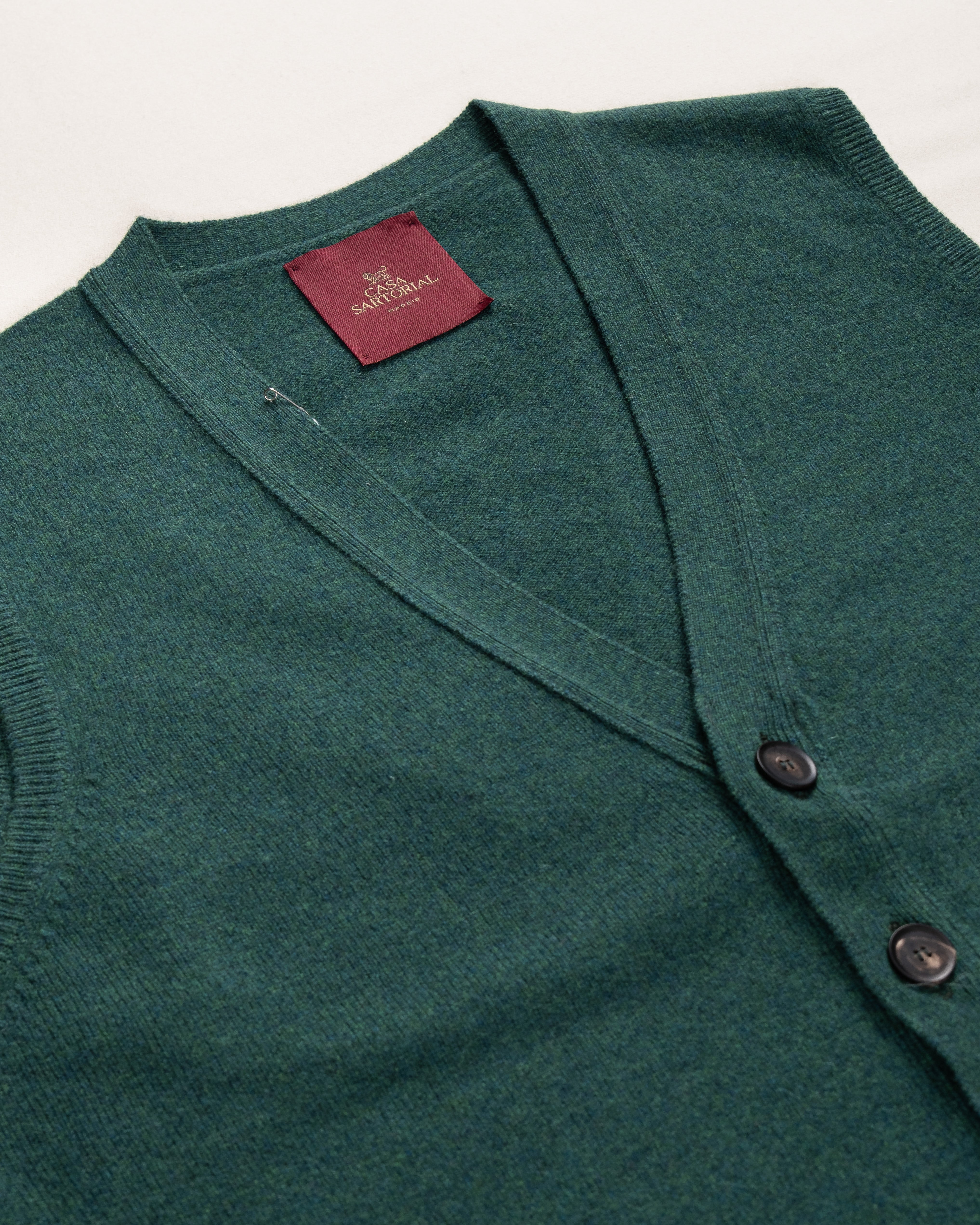 Lambswool Sleeveless Cardigan Cossack / CASA SARTORIAL
