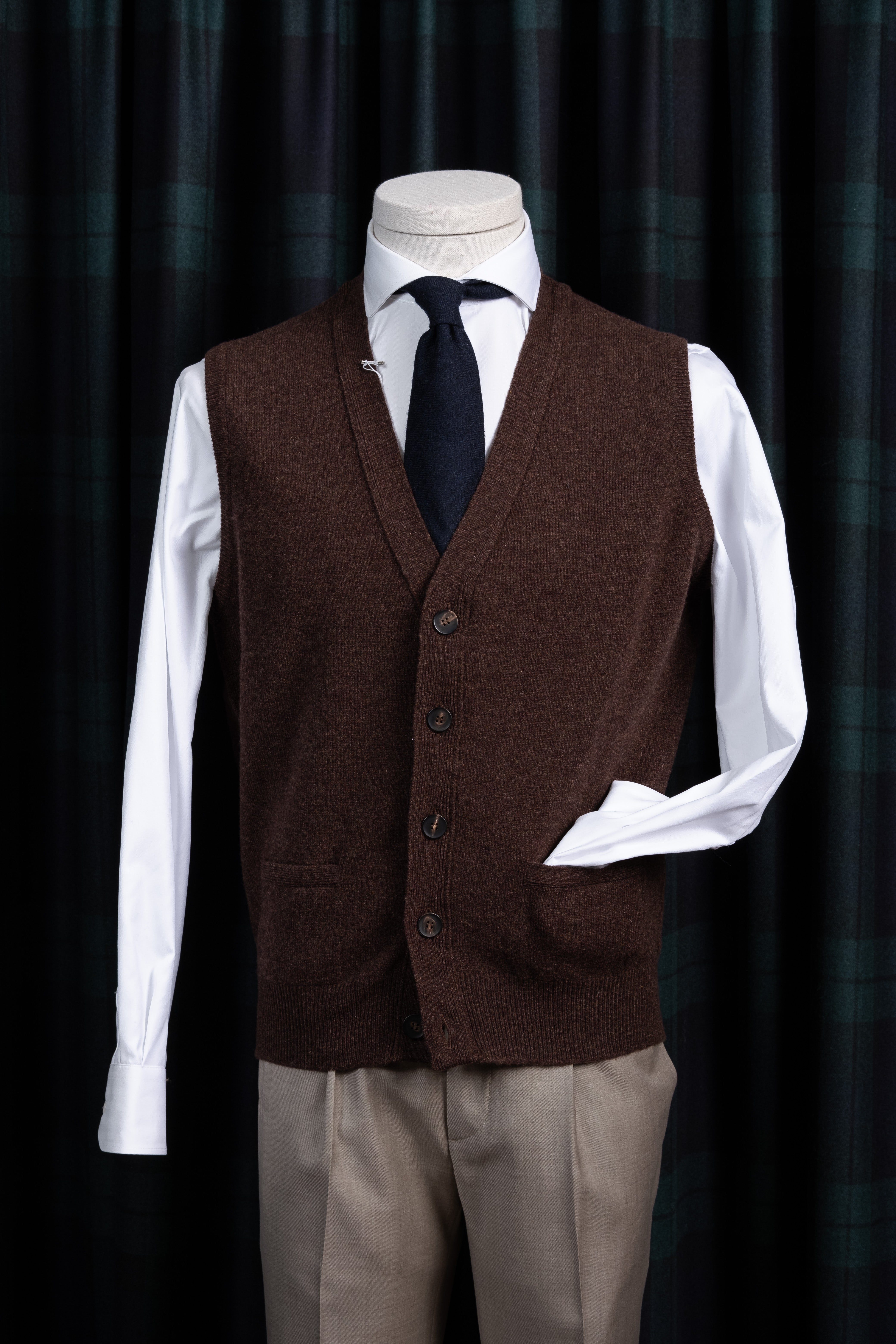 Lambswool Sleeveless Cardigan Hickory / CASA SARTORIAL