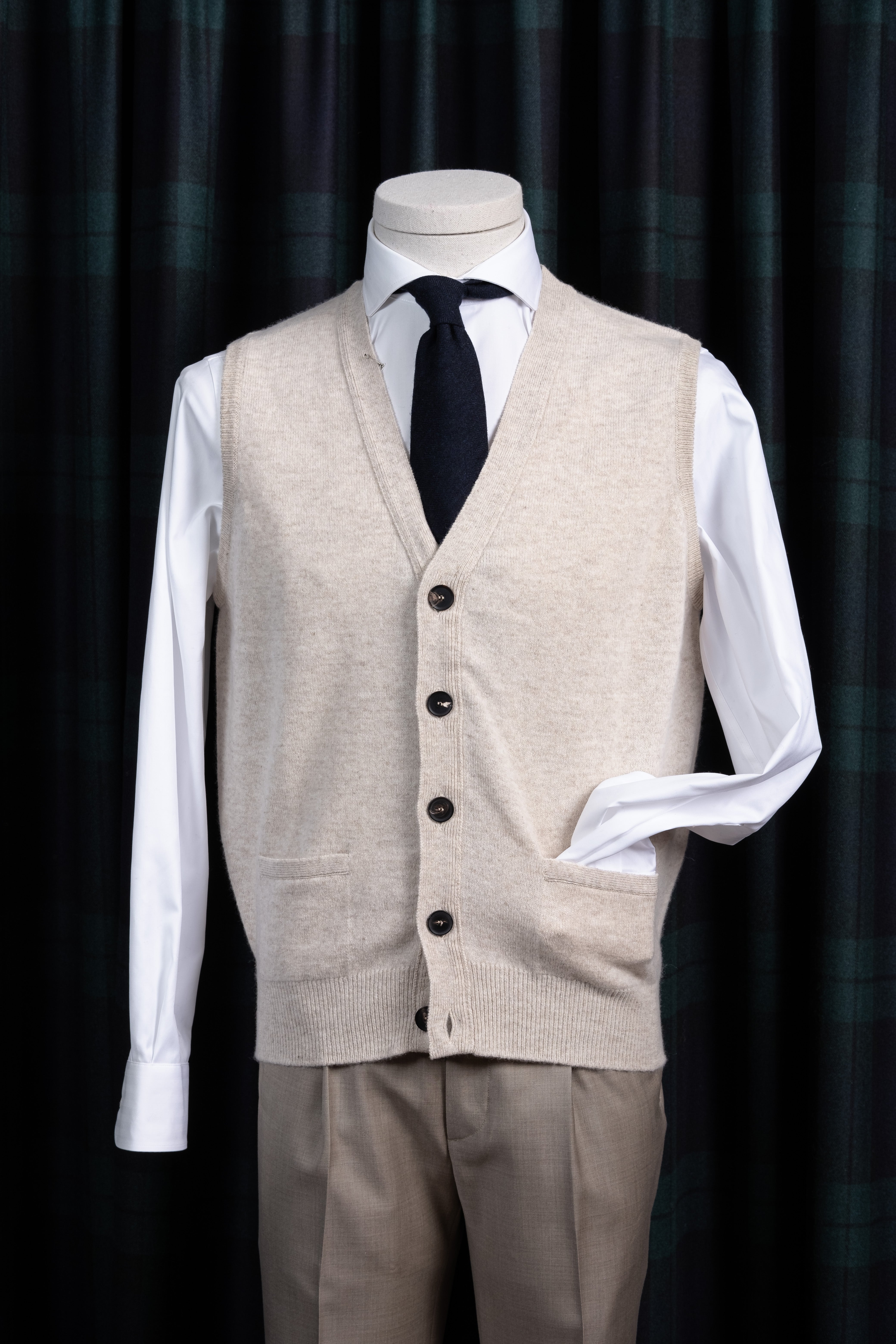 Lambswool Sleeveless Cardigan Linen / CASA SARTORIAL