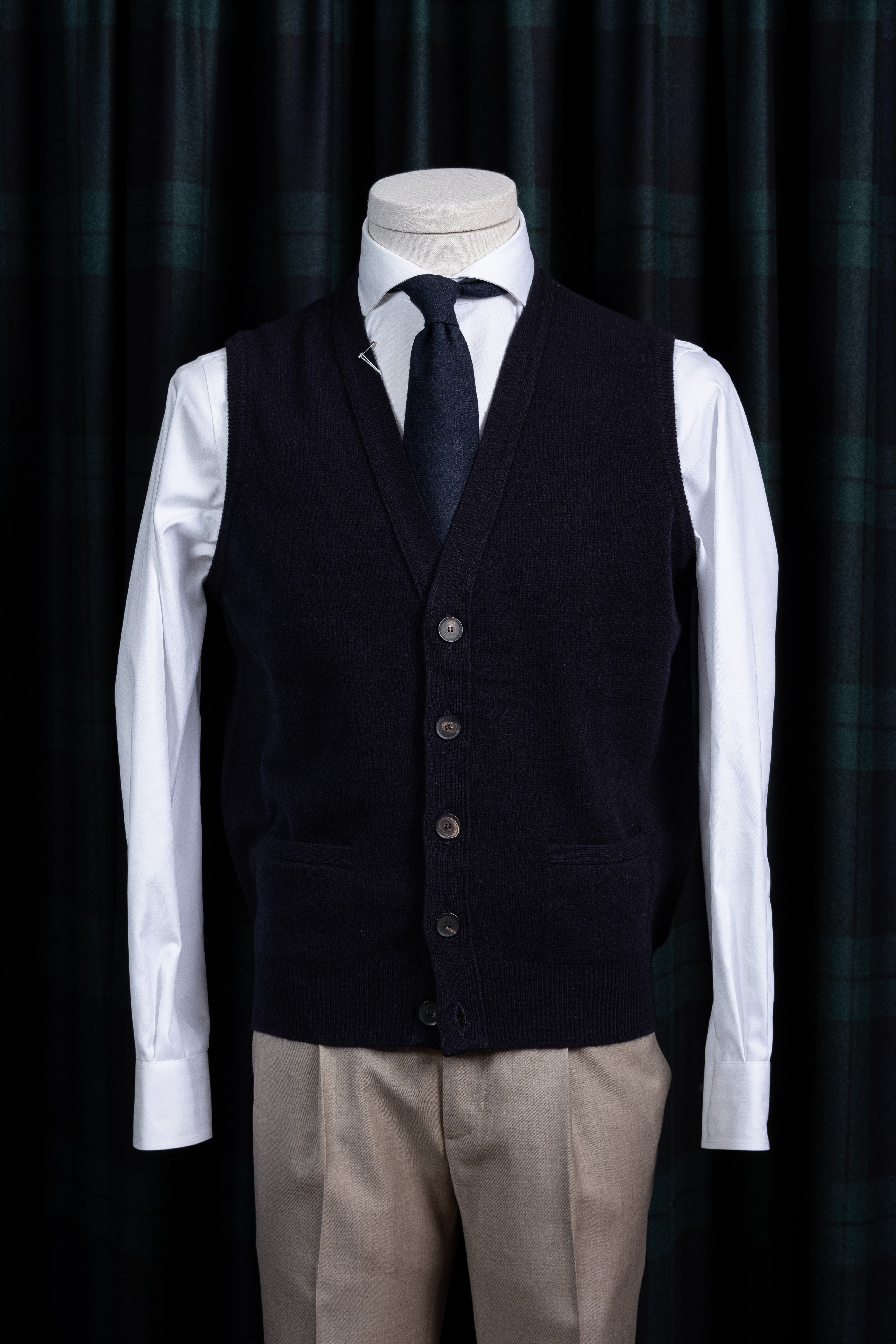 Lambswool Sleeveless Cardigan Navy / CASA SARTORIAL