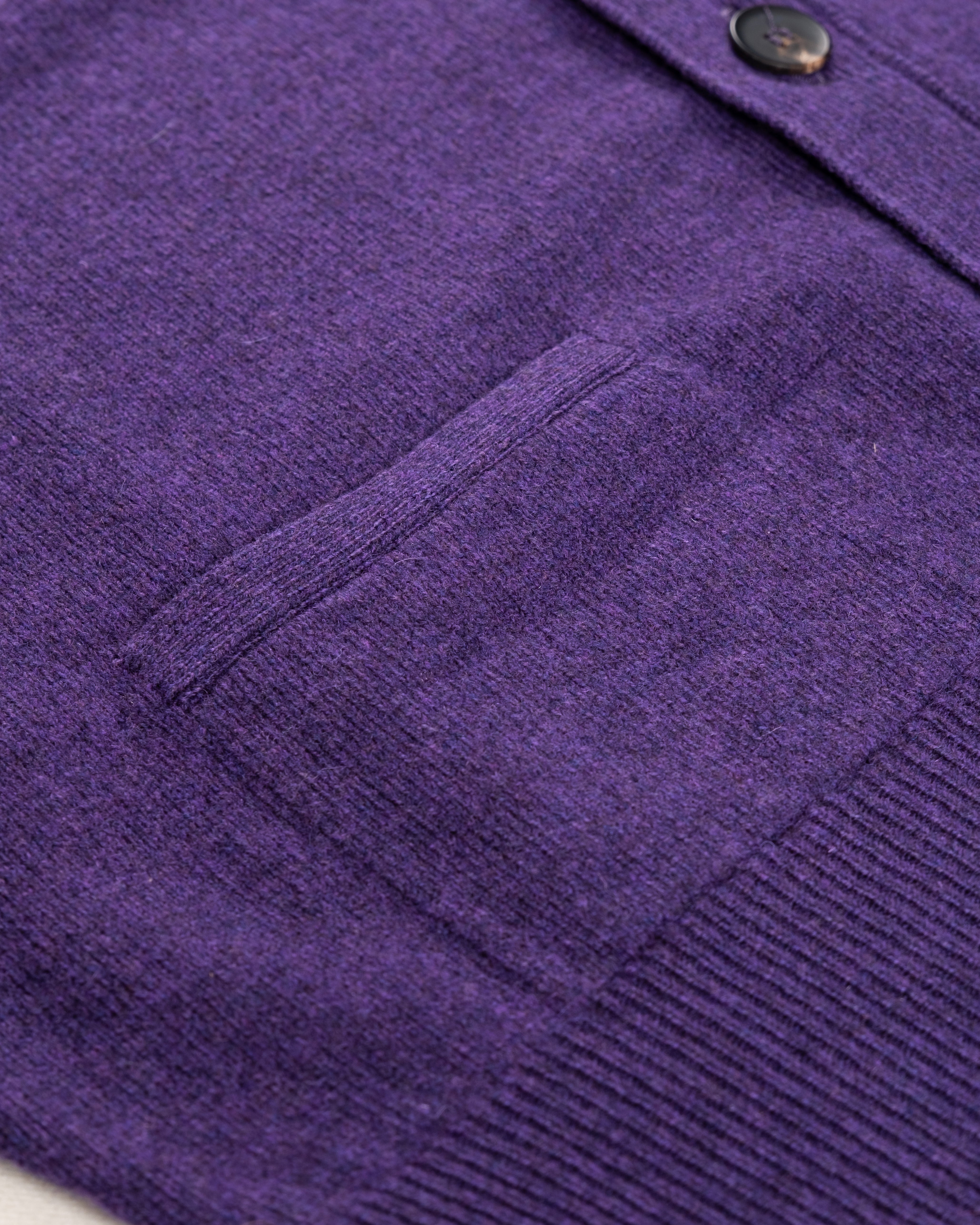 Lambswool Sleeveless Cardigan Aubergine / CASA SARTORIAL