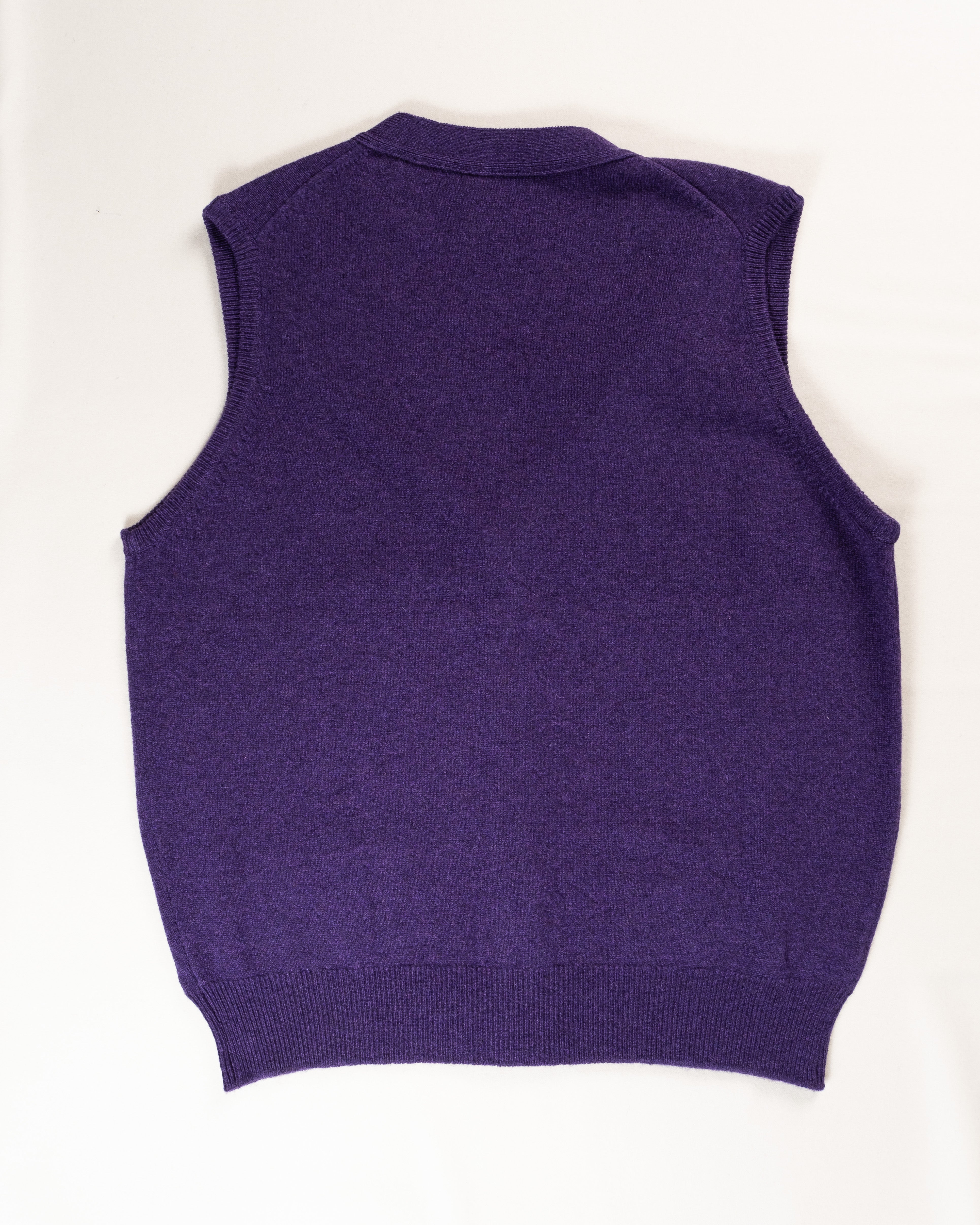 Lambswool Sleeveless Cardigan Aubergine / CASA SARTORIAL