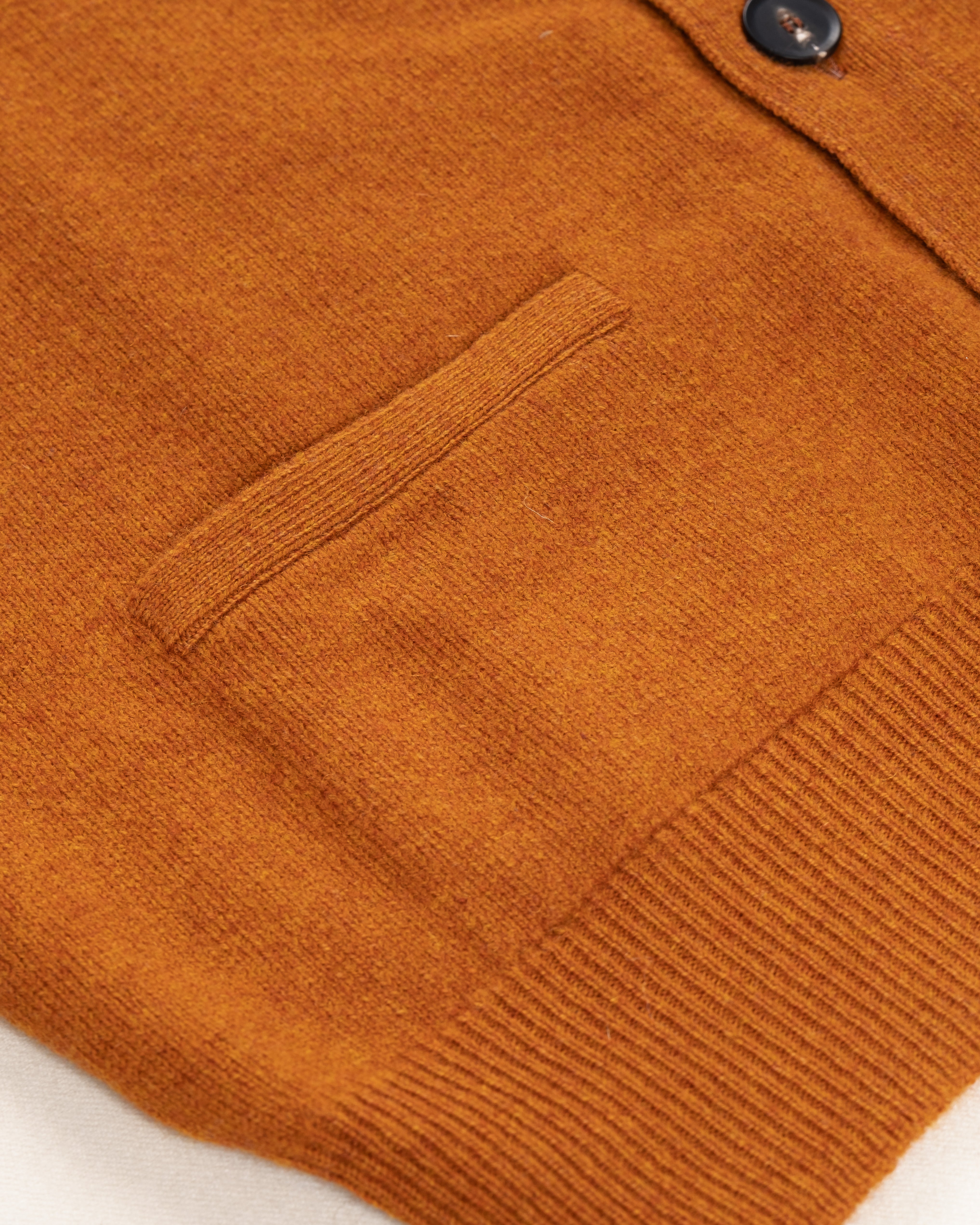 Lambswool Sleeveless Cardigan Oxide / CASA SARTORIAL