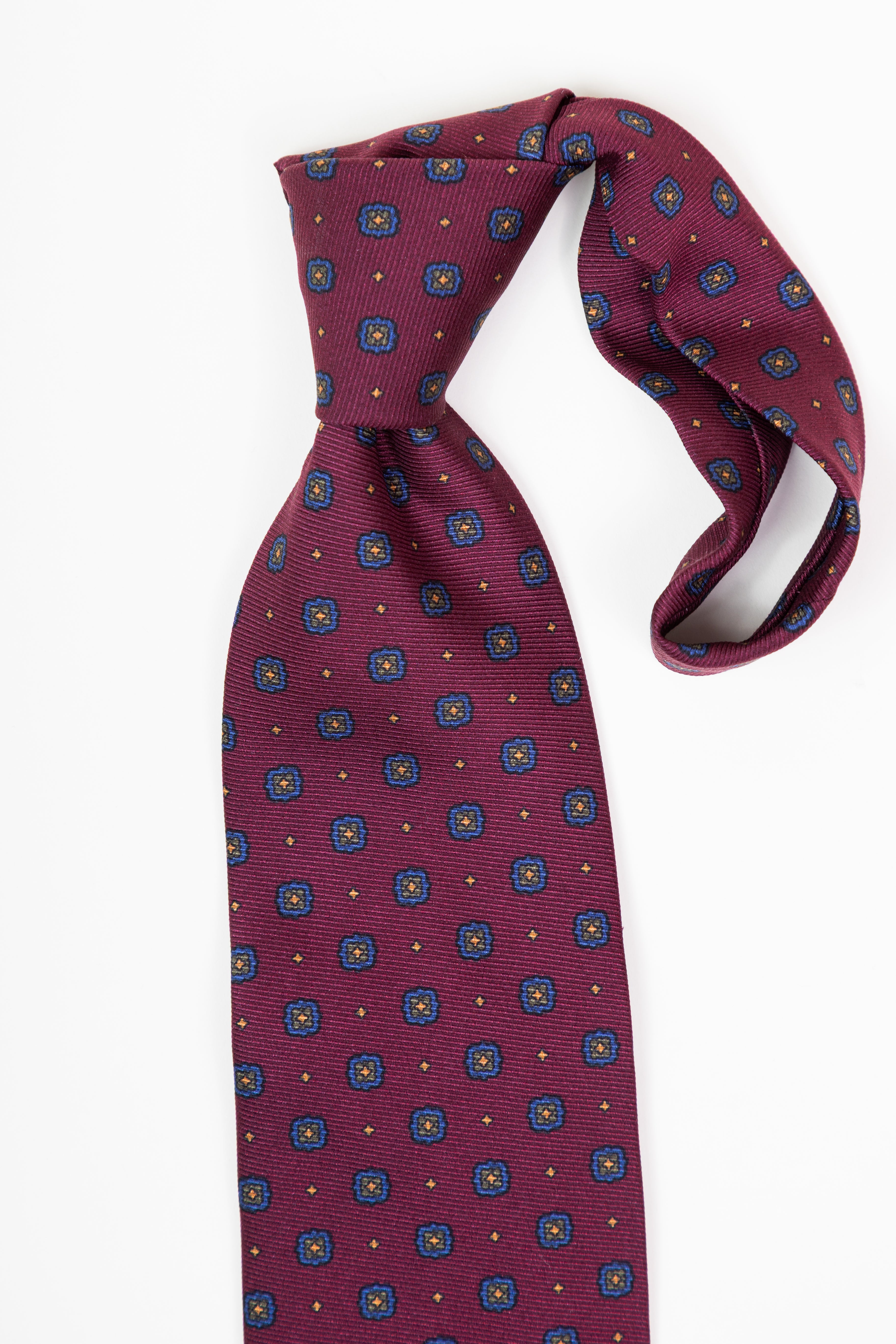 Corbata de seda printed twill Floral motive burgundy / CASA SARTORIAL