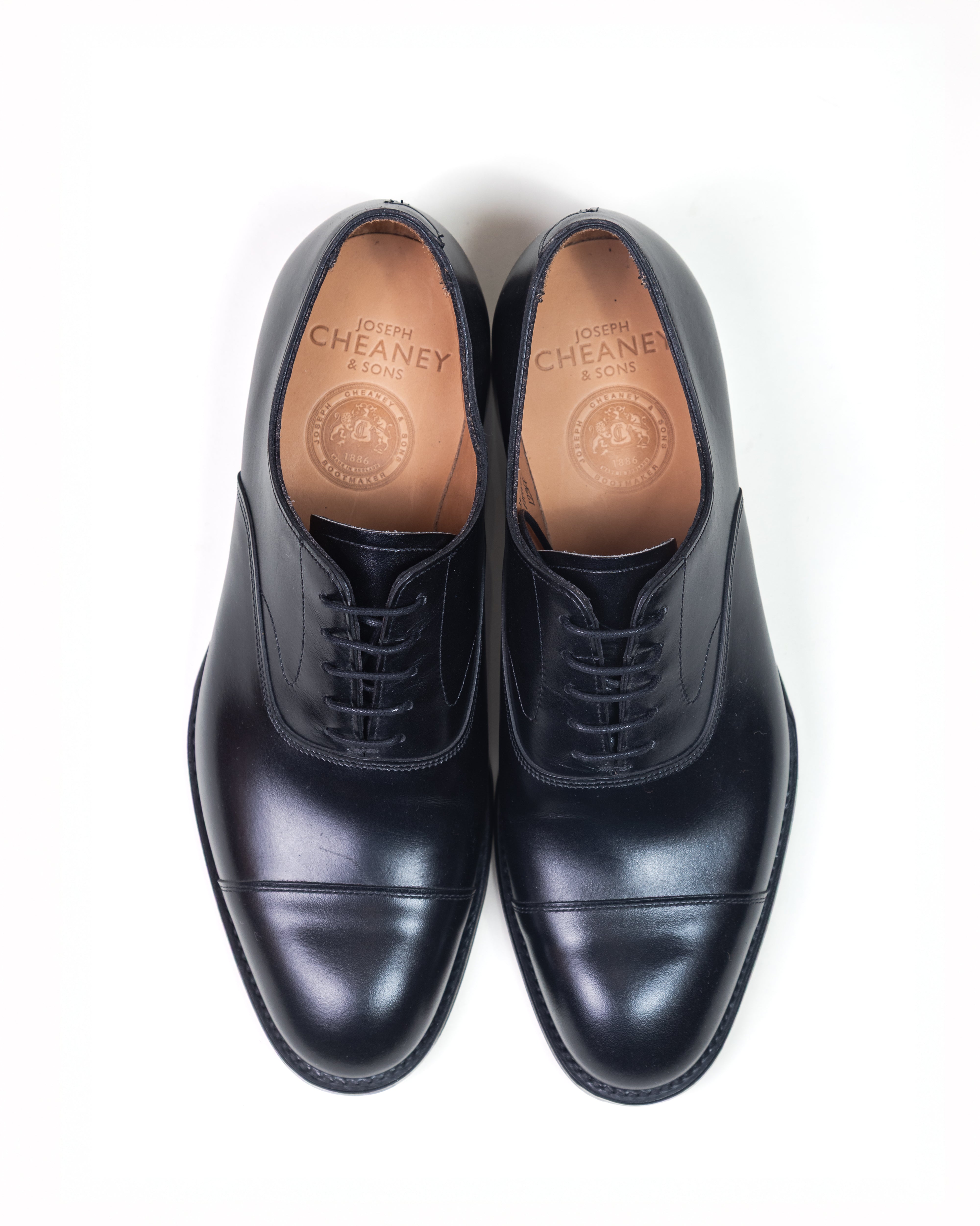 Shoes Alfred Capped Oxford in Black Calf Leather /  JOSEPH CHEANEY