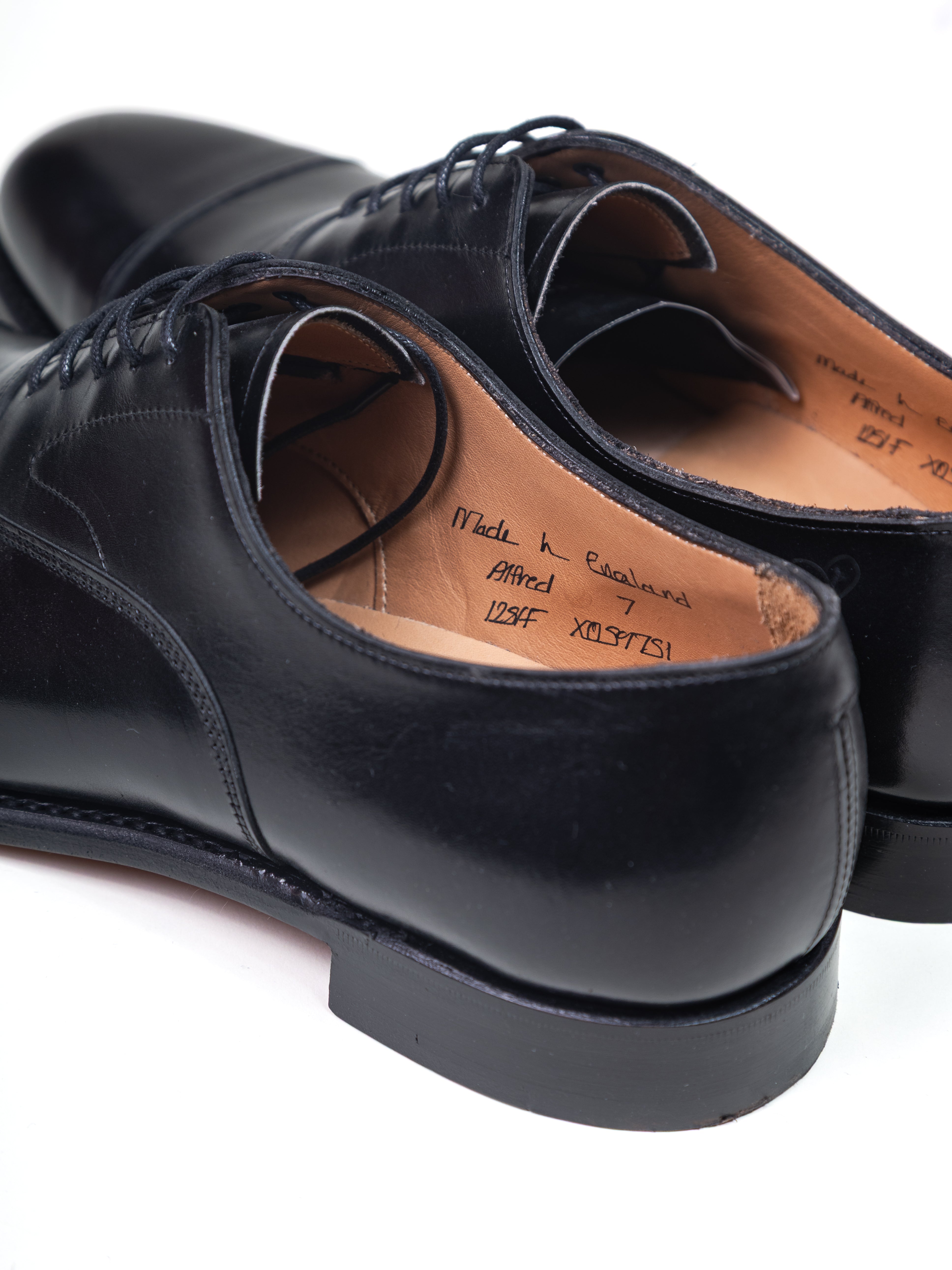 Shoes Alfred Capped Oxford in Black Calf Leather /  JOSEPH CHEANEY